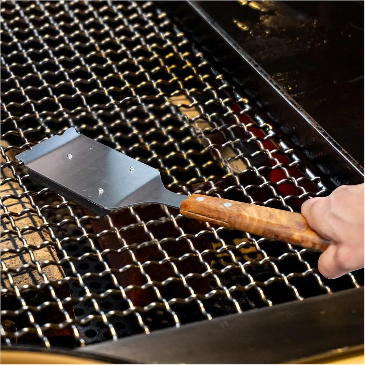 Barbecue Grill Brush and Stainless Steel Scraper Scraper Extended Large,Large Wooden Handle, Wire BBQ Grill Brush for
