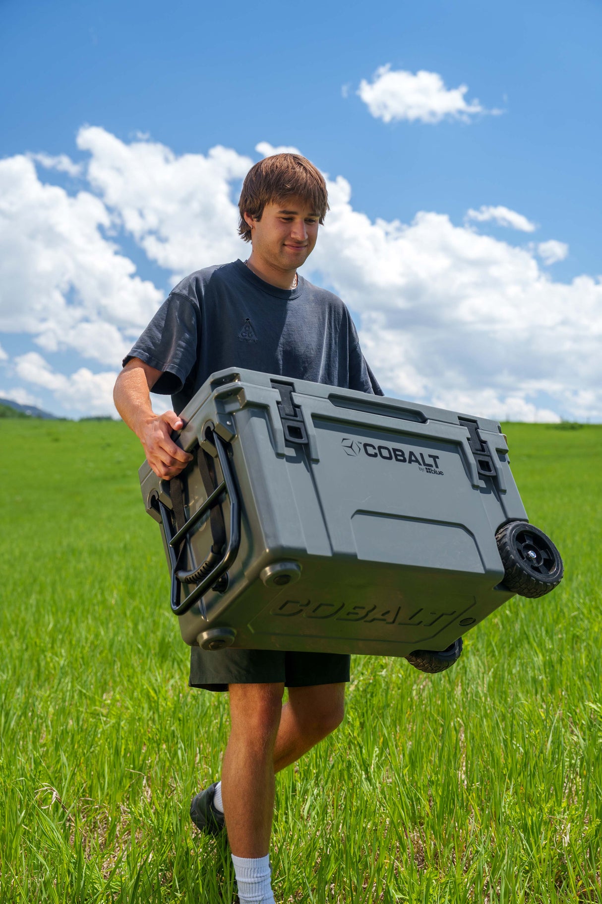 Super Cooler Roto-Moldado Cobalt de 55 Quartos com Rodas