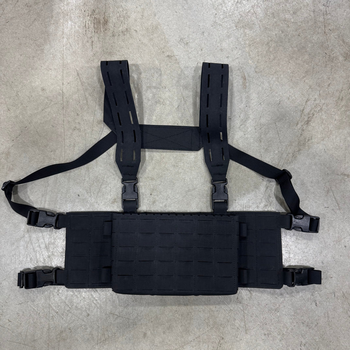 MACV Chassis Complete in Multicam Tropic, alternate view 7